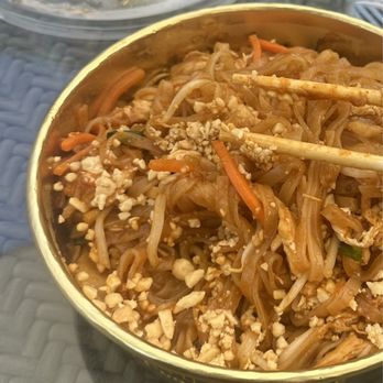 8E8 Thai Street Food - Pad Thai with chicken - Food Trucks Near Me - Glendale, California 8E8 Thai Street Food - Pad Thai with chicken - Food Trucks Near Me - Glendale, California