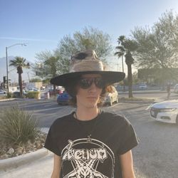 El Parrandero Elegante - Me in a hat
