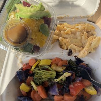 Bushfire Kitchen - Menifee - Mixed vegetables , Mac n Grandma's Mac & Cheese (v) Quinoa & Power Greens Salad (gf) (ve) & foccia Focaccia Bread & Scallion Sauce (ve) - Gluten-Free Near Me - Menifee, California