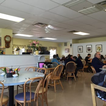 Downyflake Restaurant - people sitting at tables - Breakfast & Brunch Near Me - Nantucket, Massachusetts