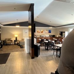 Comfort Inn - Lobby at check in!
