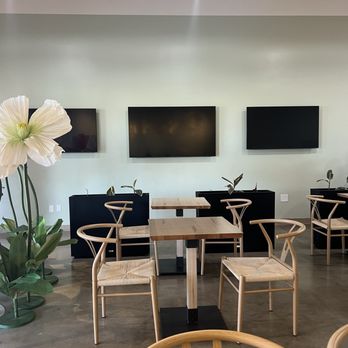 Springly - Inside seating - Vietnamese Near Me - Fresno, California
