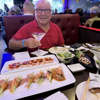 Nova Asian Bistro - Sushi appetizers and a delicious martini - Sushi Bars Near Me - New Hyde Park, New York