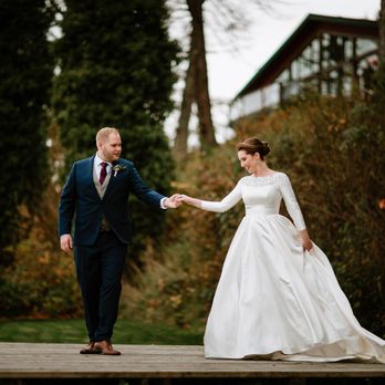 Dolphins Resort - Fall Wedding - Credit photo Bluetree Photography - Hotels Near Me - Campbell River, British Columbia
