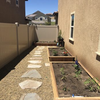Del Rio Landscape - Planter boxes with gravel and flagstone stepping stones - Landscaping Near Me Del Rio Landscape - Planter boxes with gravel and flagstone stepping stones - Landscaping Near Me