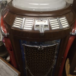 Covina Valley Historical Society - Old jukebox plays 78's. Needs repair.