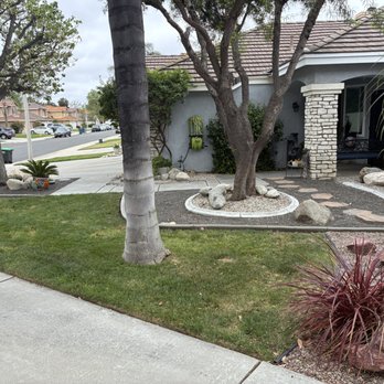 Kwik Kerb by Guido - New curbing between the grass and hardscape. - Landscape Architects or Designers Near Me Kwik Kerb by Guido - New curbing between the grass and hardscape. - Landscape Architects or Designers Near Me