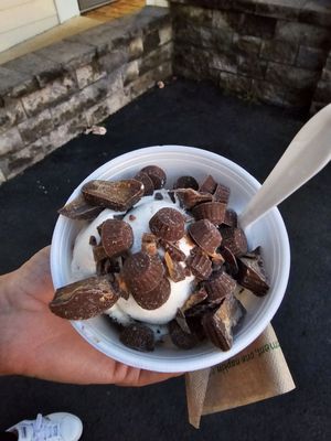 Acushnet Creamery by null