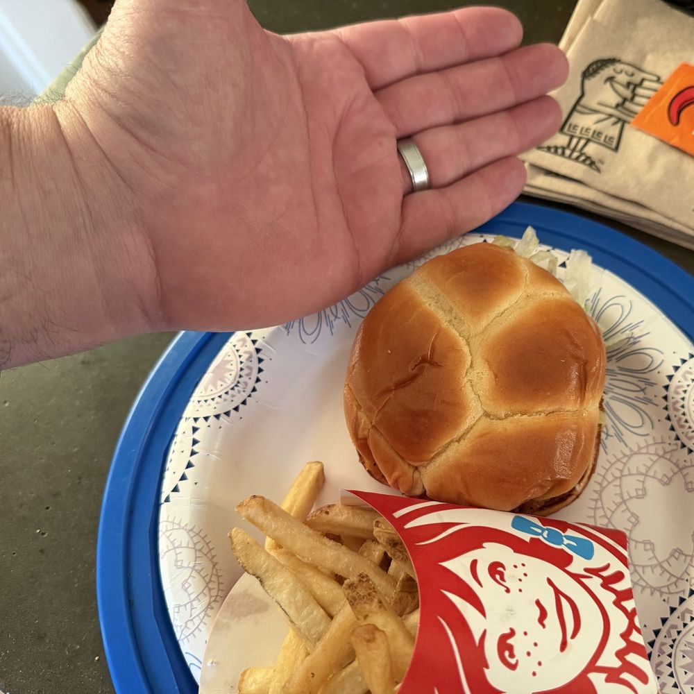 Wendy's - A very small spicy chicken sandwich - Burgers Near Me - Cadillac, Michigan Wendy's - A very small spicy chicken sandwich - Burgers Near Me - Cadillac, Michigan