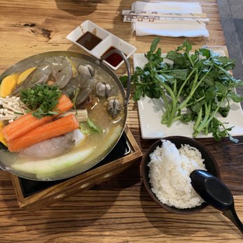 Tealicious - Seafood mini hotpot comes with a bowl of rice and vegetables. - Bubble Tea Near Me - Sacramento, California