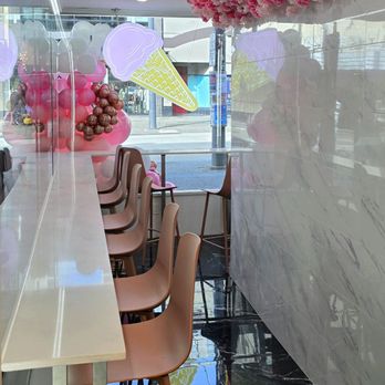 Ricardo's - Granville Mall outside. - Ice Cream & Frozen Yogurt Near Me - Vancouver, British Columbia
