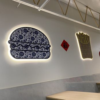 Wallace Chicken - Decor - Chicken Wings Near Me - Walnut, California