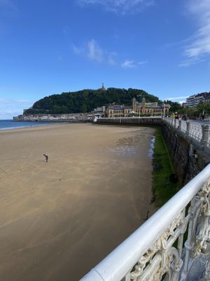 Beach of La Concha by null