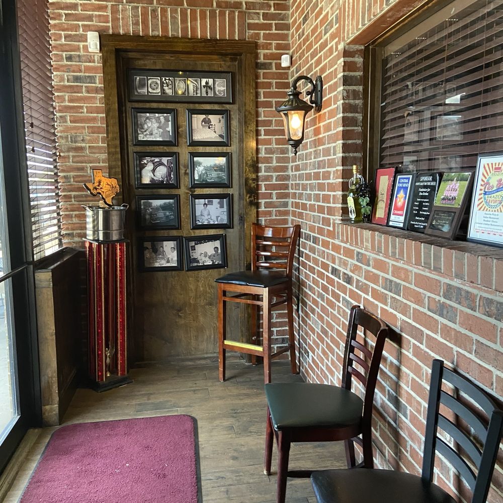 Lomonte's Italian Restaurant and Pizzeria photo 2