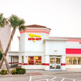 Exterior outside entrance of In-N-Out Burger - image - Dallas, Texas Exterior outside entrance of In-N-Out Burger - image - Dallas, Texas