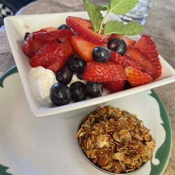 Sideboard - Danville - Yogurt parfait - Comfort Food Near Me - Danville, California Sideboard - Danville - Yogurt parfait - Comfort Food Near Me - Danville, California