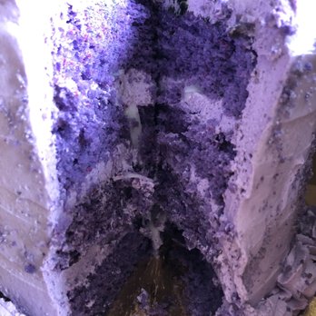 Jennivee’s Bakery - It's so much better to have an entire cake - Desserts Near Me - Chicago, Illinois