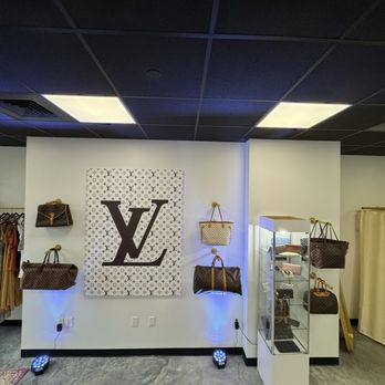 Peake Chic - Retail store pop-up interior - Women's Clothing Near Me - Chesapeake, Virginia