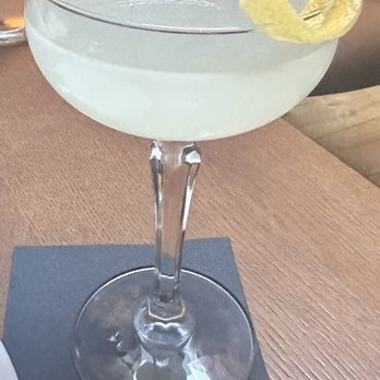 Mr Porter - Extra Dry Martini up with a twist - Steakhouses Near Me - Barcelona, B Mr Porter - Extra Dry Martini up with a twist - Steakhouses Near Me - Barcelona, B