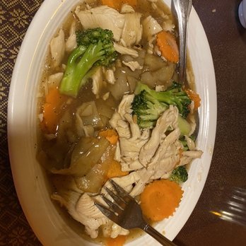 Mai Thai Restaurant - Lard Nar - Thai Near Me - Westmont, Illinois