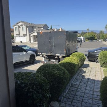 Elite Hauling Services - Dropping off the dumpster in the driveway - Demolition Services Near Me - San jose , California Elite Hauling Services - Dropping off the dumpster in the driveway - Demolition Services Near Me - San jose , California