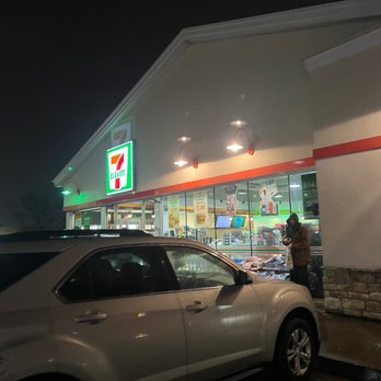 7-Eleven - a car parked in front of a fast food restaurant - Convenience Stores Near Me - Williamsville, New York