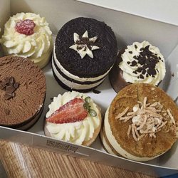 Delectable Desserts - Amazing variety cake pack. Great size, great range of flavors. 10/10!!