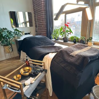Aesthetics by Amina - Treatment Room - Estheticians Near Me - Portland, Oregon Aesthetics by Amina - Treatment Room - Estheticians Near Me - Portland, Oregon