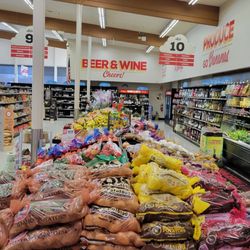 Grocery Outlet - Inside