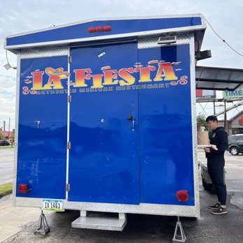 Tacos El Primo - a blue food truck - Food Trucks Near Me - Ames, Iowa