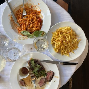 L'Avenue - Lobster Pasta, Thai Beef, wine, fries and Hemingway Cocktail. - Brasseries Near Me - Paris, 75 L'Avenue - Lobster Pasta, Thai Beef, wine, fries and Hemingway Cocktail. - Brasseries Near Me - Paris, 75