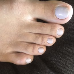 Chipped paint on large toe and pinky toe only 3 days after pedicure!!!!