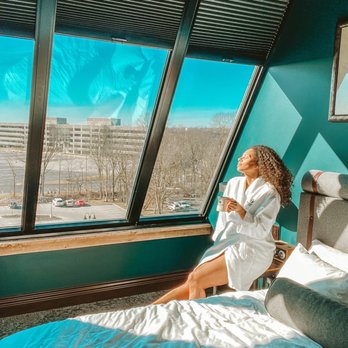 Ironworks Hotel Indianapolis - Those blinds go all the way up! Loved the sunshine. - Hotels Near Me - Indianapolis, Indiana Ironworks Hotel Indianapolis - Those blinds go all the way up! Loved the sunshine. - Hotels Near Me - Indianapolis, Indiana