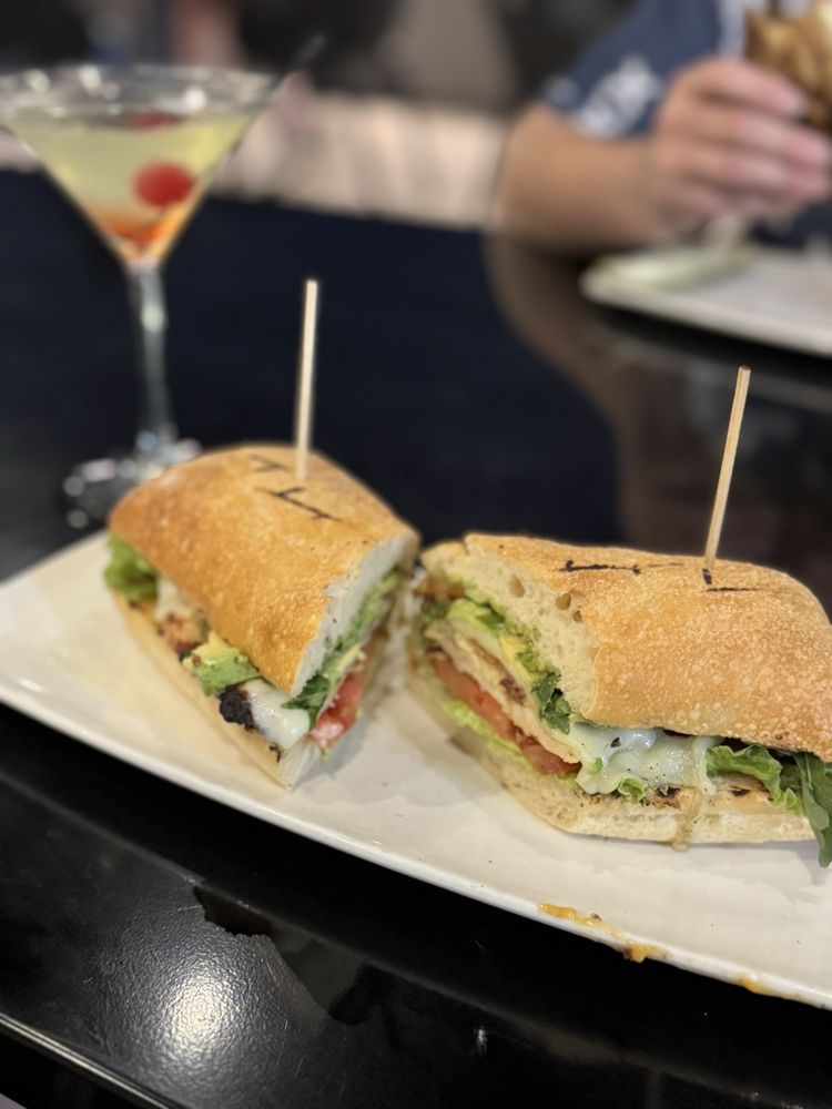 HMD Bar & Grill