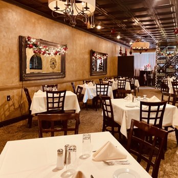 Longobardi Restaurant  - Main dining room. Tasteful - Pizza Near Me - Wappingers Falls, New York