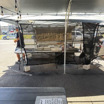 Diamond's Kitchen - Preparing Chicken - Food Trucks Near Me - Waipahu, Hawaii
