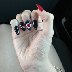 Marianne's Brows & Nail Salon - Nails