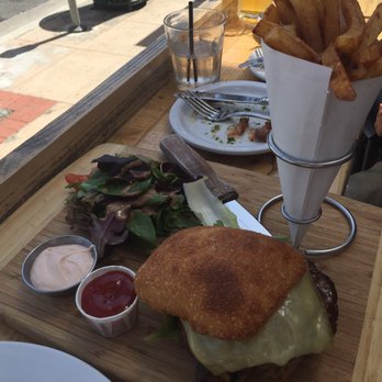Brussels Bistro - Hamburger Gruyre , Endives Caramlises Et Son Cornet De Frites - Belgian Near Me - Laguna Beach, California