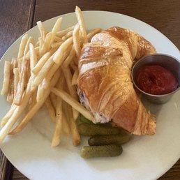 Chicken Salade on Croissant