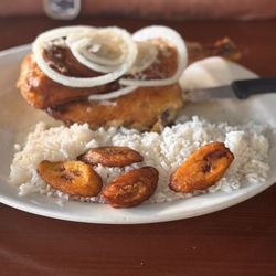 El Criollo Bar & Grill - Pollo Asado