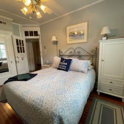 Boathouse Waterfront Lodging