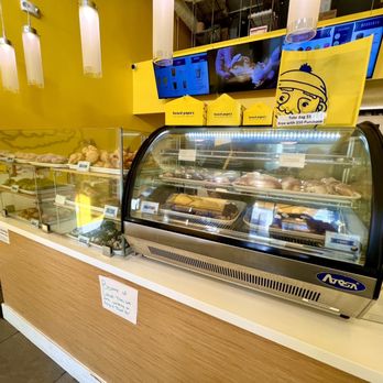 Beard Papa’s - Order at the counter - Desserts Near Me - Pasadena, California