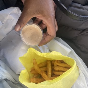 Little J's - Large fries w/fry sauce which is DELISH - American Near Me - Pittsburg, California