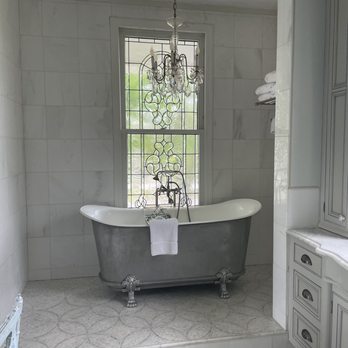 Twelve Oaks Bed and Breakfast - Master suite bathroom - Bed & Breakfast Near Me - Covington, Georgia