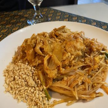 Mali Thai Bistro - Chicken Pad Thai - Thai Near Me - Lee's Summit, Missouri