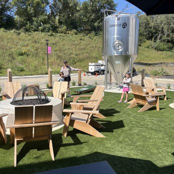 Big Grove - Outdoor patio - Breweries Near Me - Omaha, Nebraska