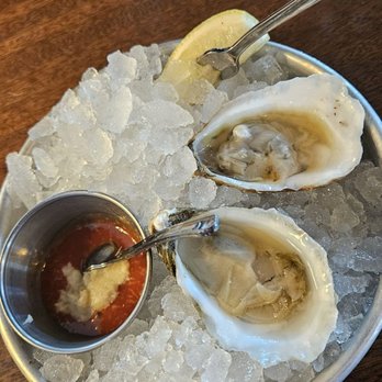 Midtown Oyster Bar - Raw oysters - American Near Me - Newport, Rhode Island Midtown Oyster Bar - Raw oysters - American Near Me - Newport, Rhode Island
