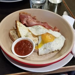 Good Brother - Eggs with bacon, sausages and pesto feta