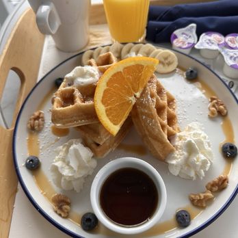 Harborage Inn on the Oceanfront - Breakfast - Bed & Breakfast Near Me - Boothbay Harbor, Maine