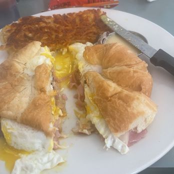 Hen House Eatery - Hog Heaven BK Sandwich - Breakfast & Brunch Near Me - Minneapolis, Minnesota Hen House Eatery - Hog Heaven BK Sandwich - Breakfast & Brunch Near Me - Minneapolis, Minnesota